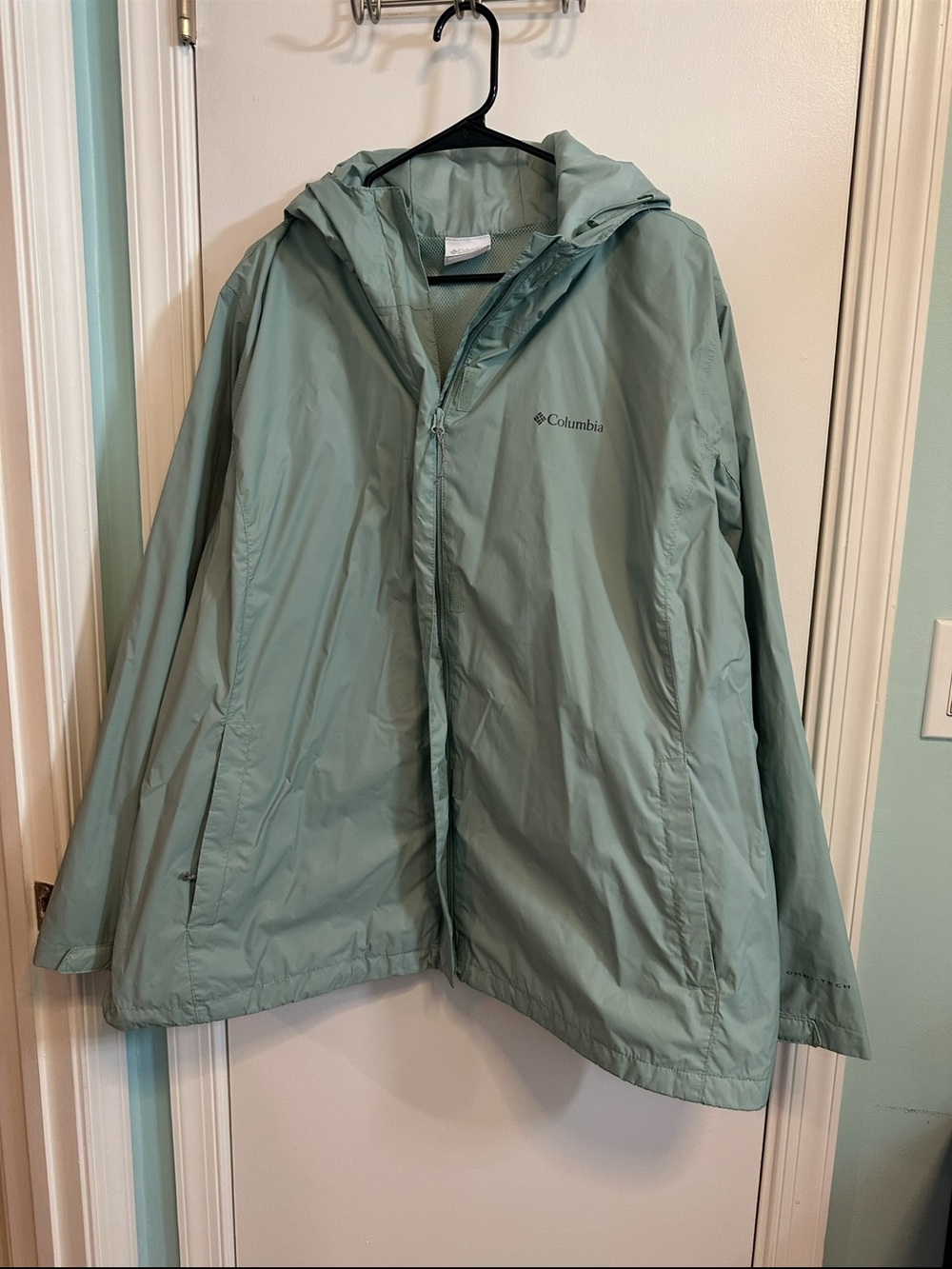 Columbia Womans Light Green Waterproof Hooded Jacket